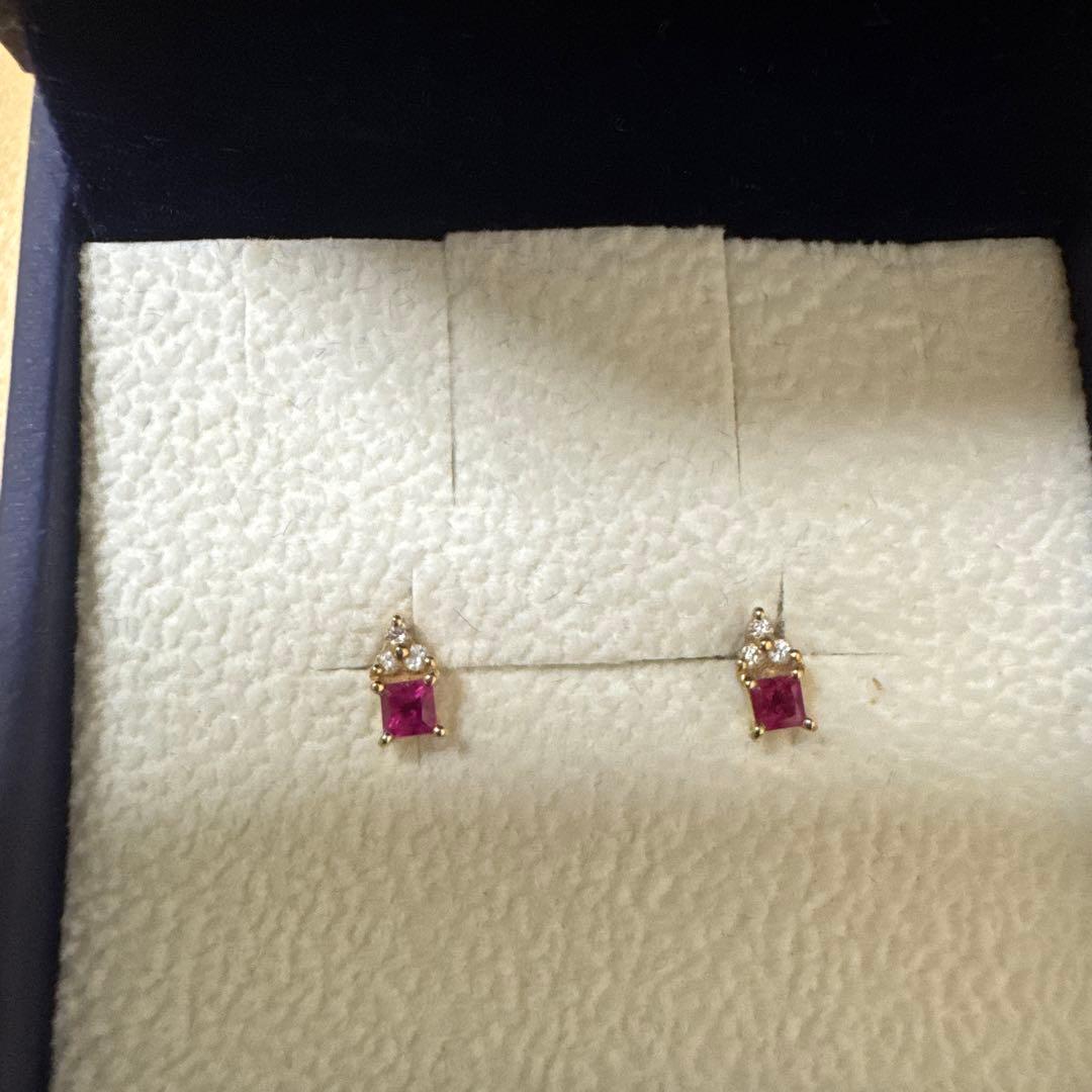 ヴァンドーム青山　ルビーピアス