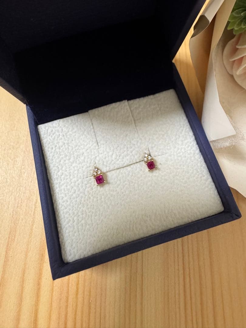 ヴァンドーム青山　ルビーピアス