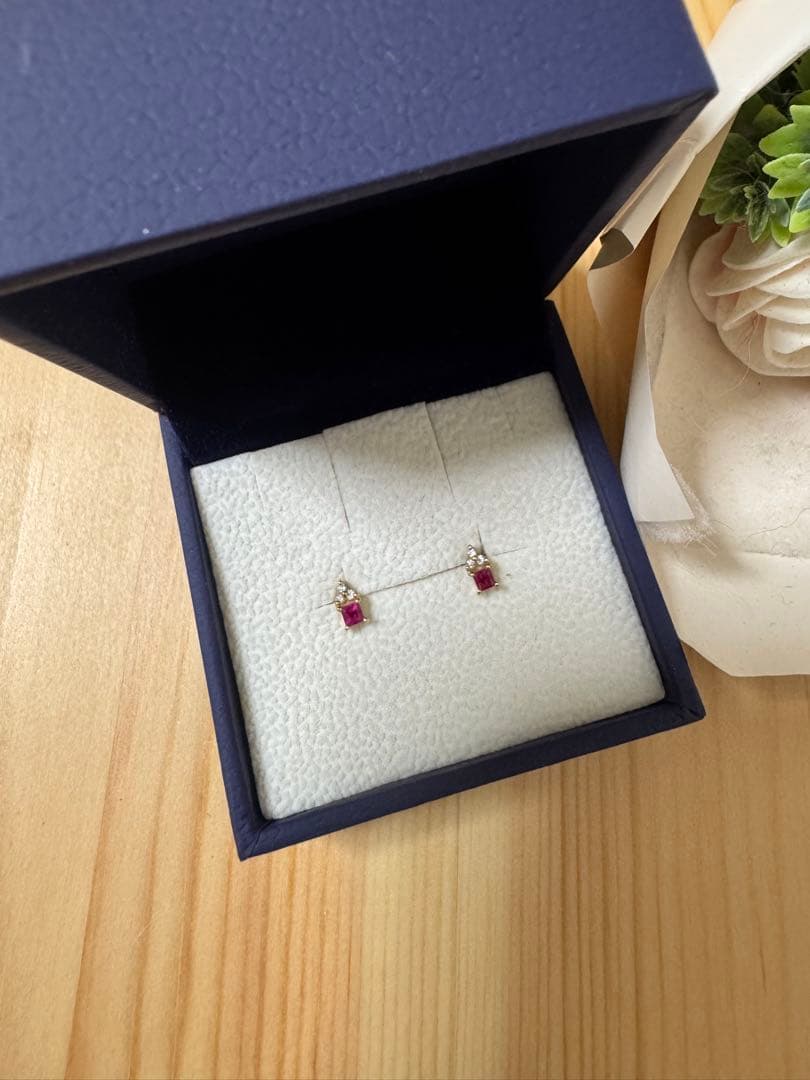 ヴァンドーム青山　ルビーピアス