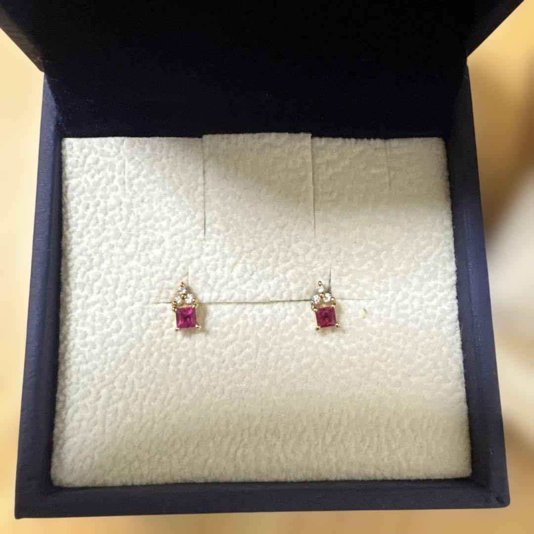 ヴァンドーム青山　ルビーピアス