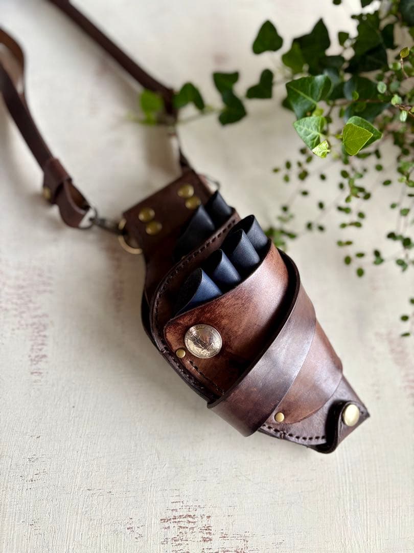 手染めアンティーク調ダークブラウンの軽量スリムシザーケース