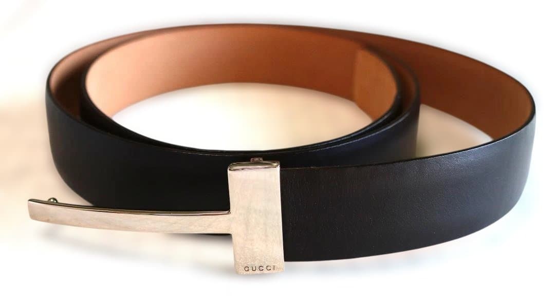 GUCCI ブラックレザーベルト T字型バックル
