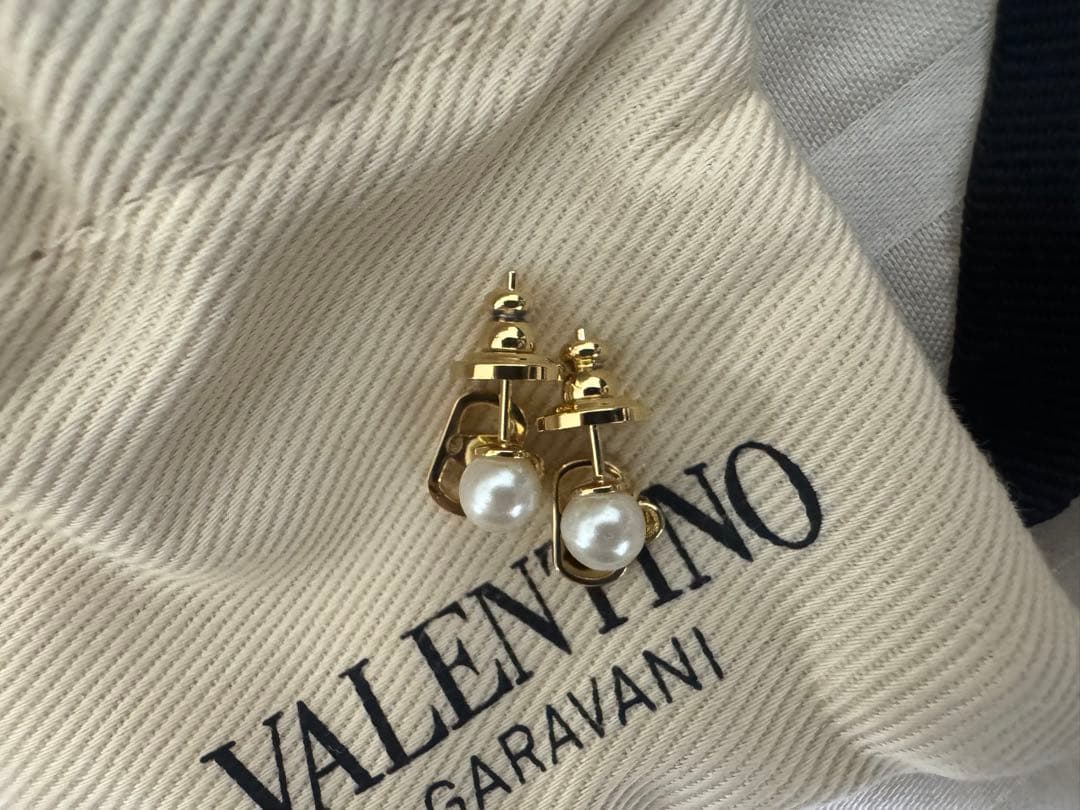 【VALENTINO(新品)】Vロゴ シグネチャー メタル x パール ピアス