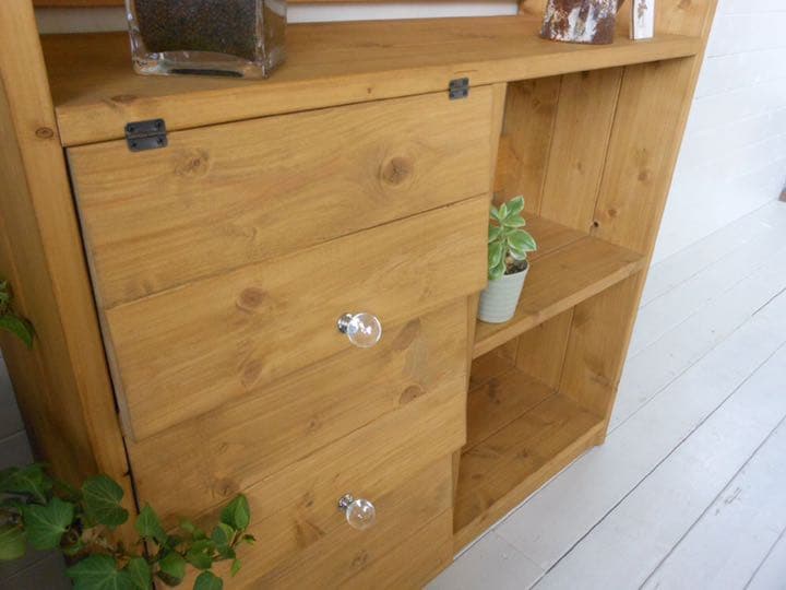 ハンドメイド パタパタ扉のかわいいシェルフ  飾り棚 本棚 ナチュラル 手作り