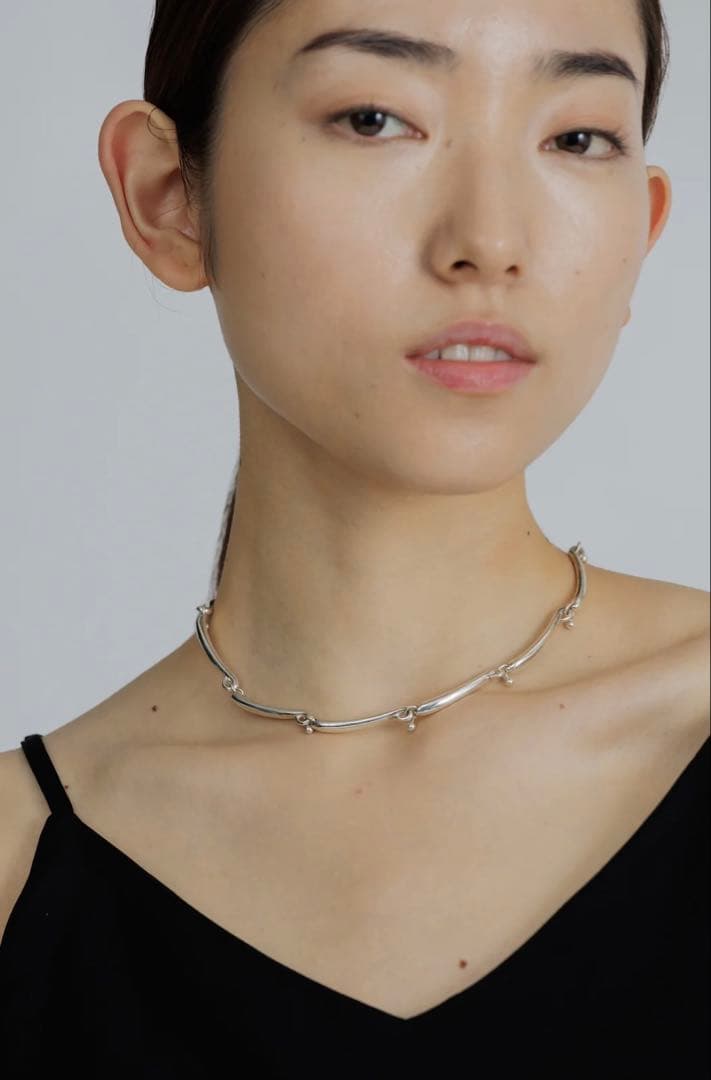 【完売品】h'eres RENEE SWIRL LINE NECKLACE