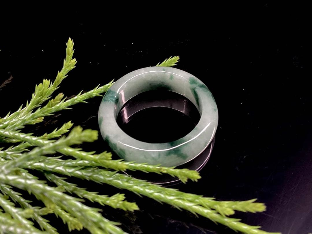 ✳業者様おすすめ‼️買って損無し　アイスジェイド氷質*糸魚川翡翠くりぬきリング本物