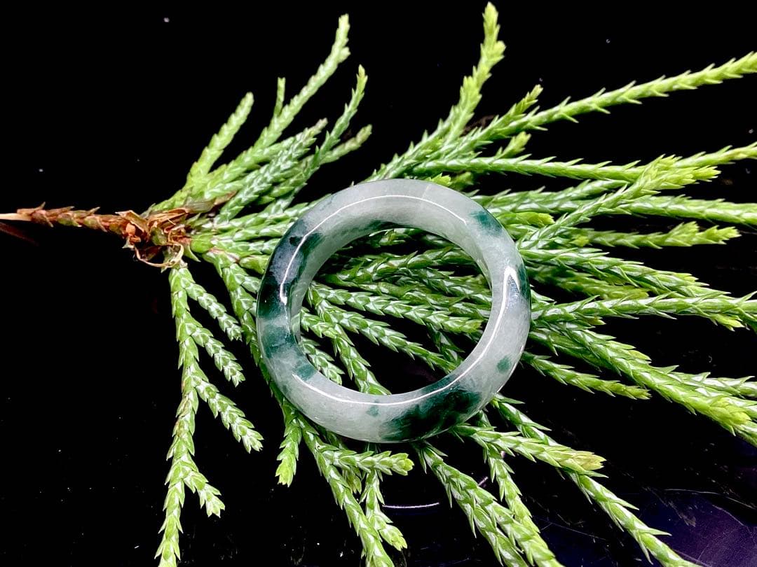 ✳業者様おすすめ‼️買って損無し　アイスジェイド氷質*糸魚川翡翠くりぬきリング本物