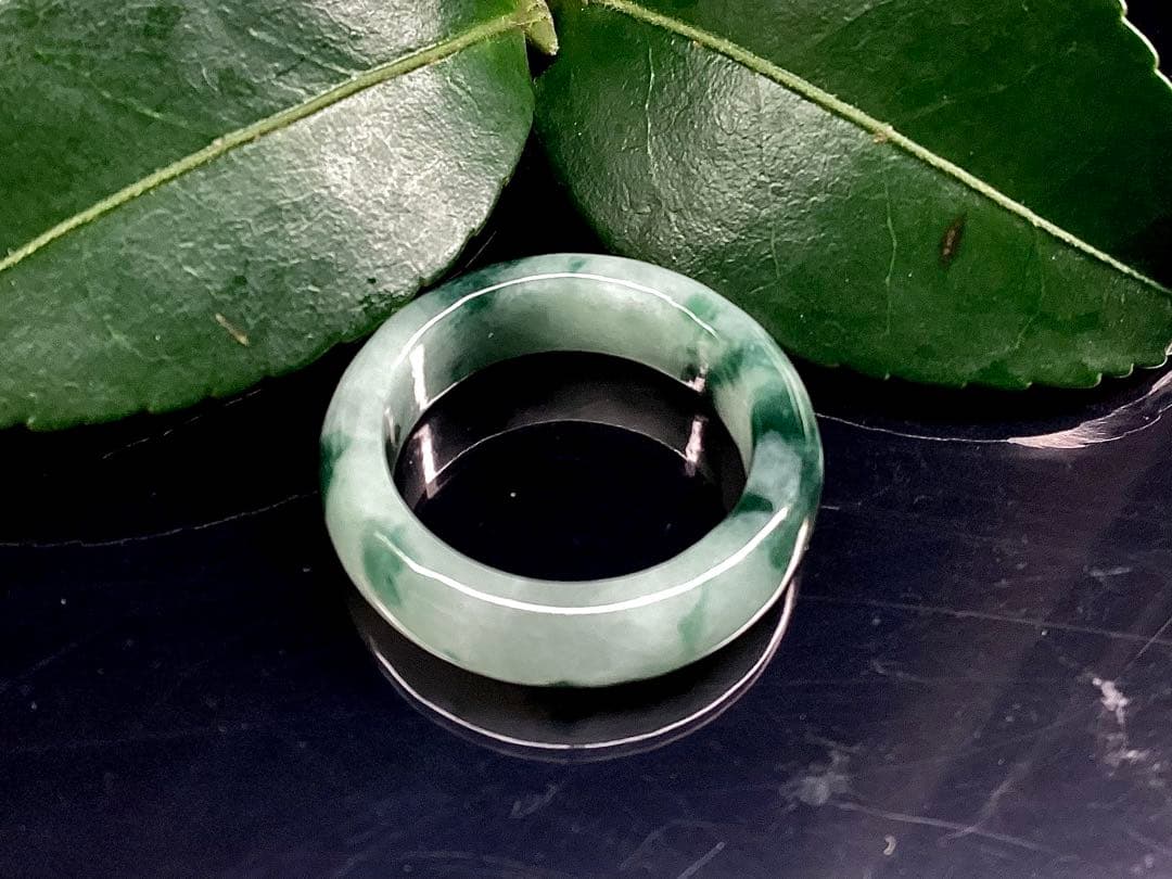 ✳業者様おすすめ‼️買って損無し　アイスジェイド氷質*糸魚川翡翠くりぬきリング本物