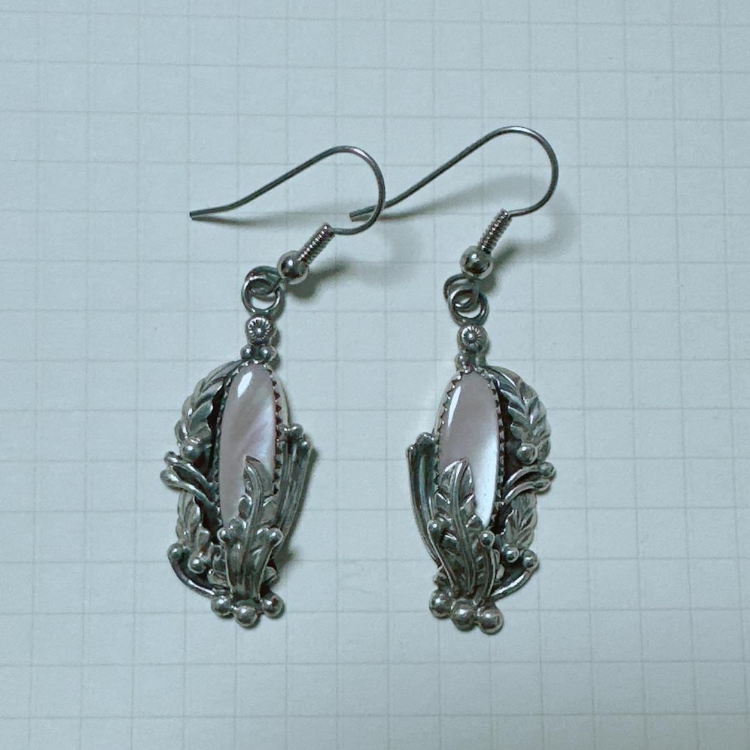 【J030】ヴィンテージ ナバホ　マザーオブパール　ピアス