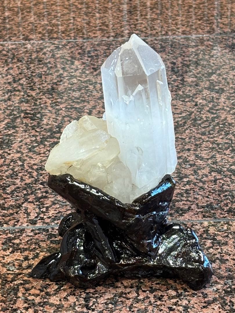 インド産　うっすらピンククォーツ　クラスター　太いポイント　1195g