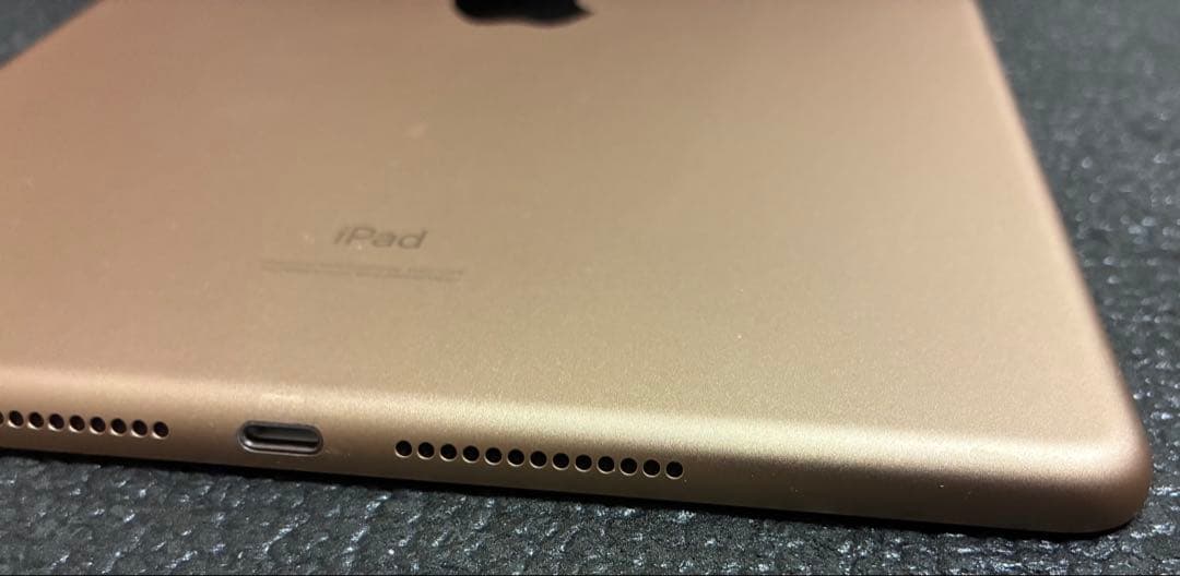 極美品 iPad 第8世代 128GB ゴールド Wi-Fiモデル 最新OS対応