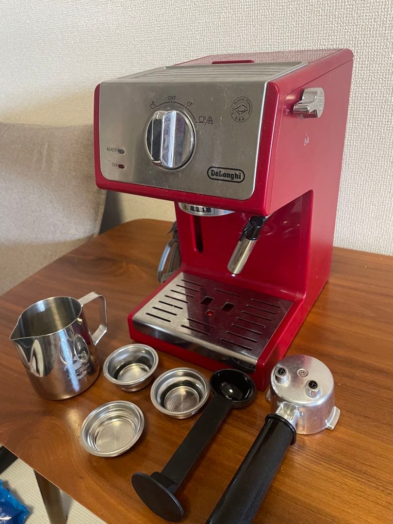 デロンギ　エスプレッソマシン レッド