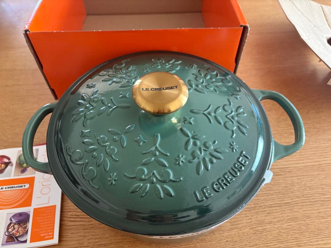 LE CREUSETクルーゼシグニチャー ココットロンドノエルレリーフ24cm