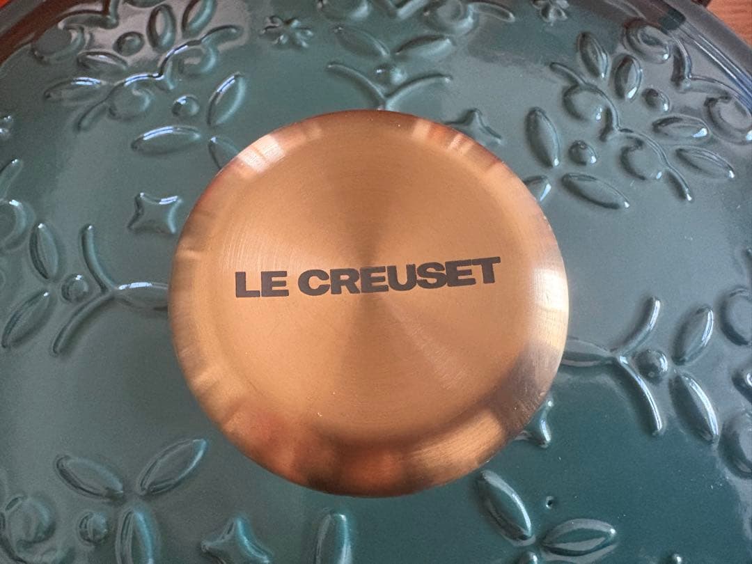 LE CREUSETクルーゼシグニチャー ココットロンドノエルレリーフ24cm