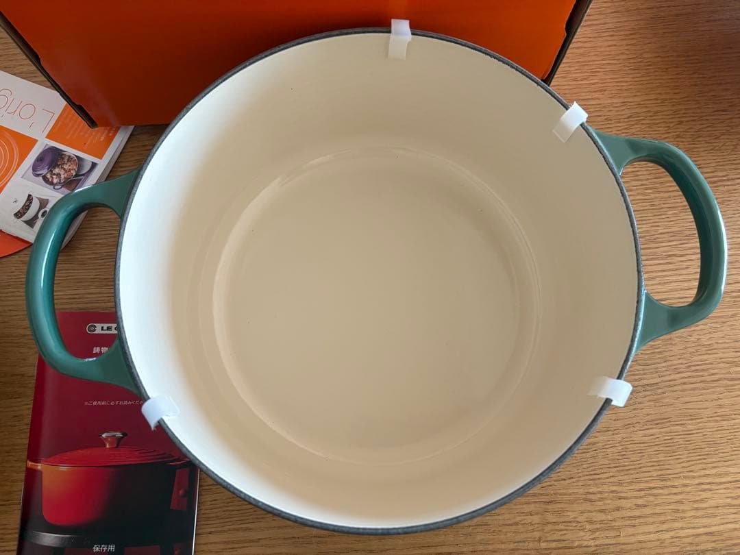 LE CREUSETクルーゼシグニチャー ココットロンドノエルレリーフ24cm