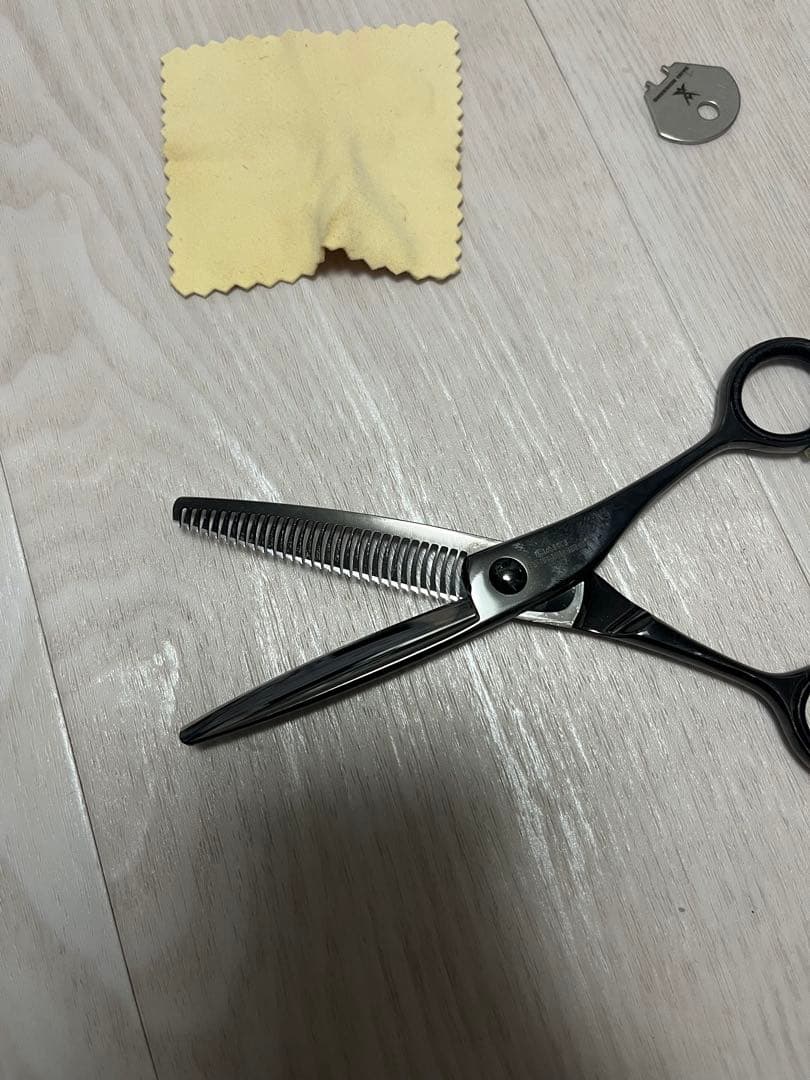セニングシザー(すきバサミ) ギザ刃 クリーニングクロス付き