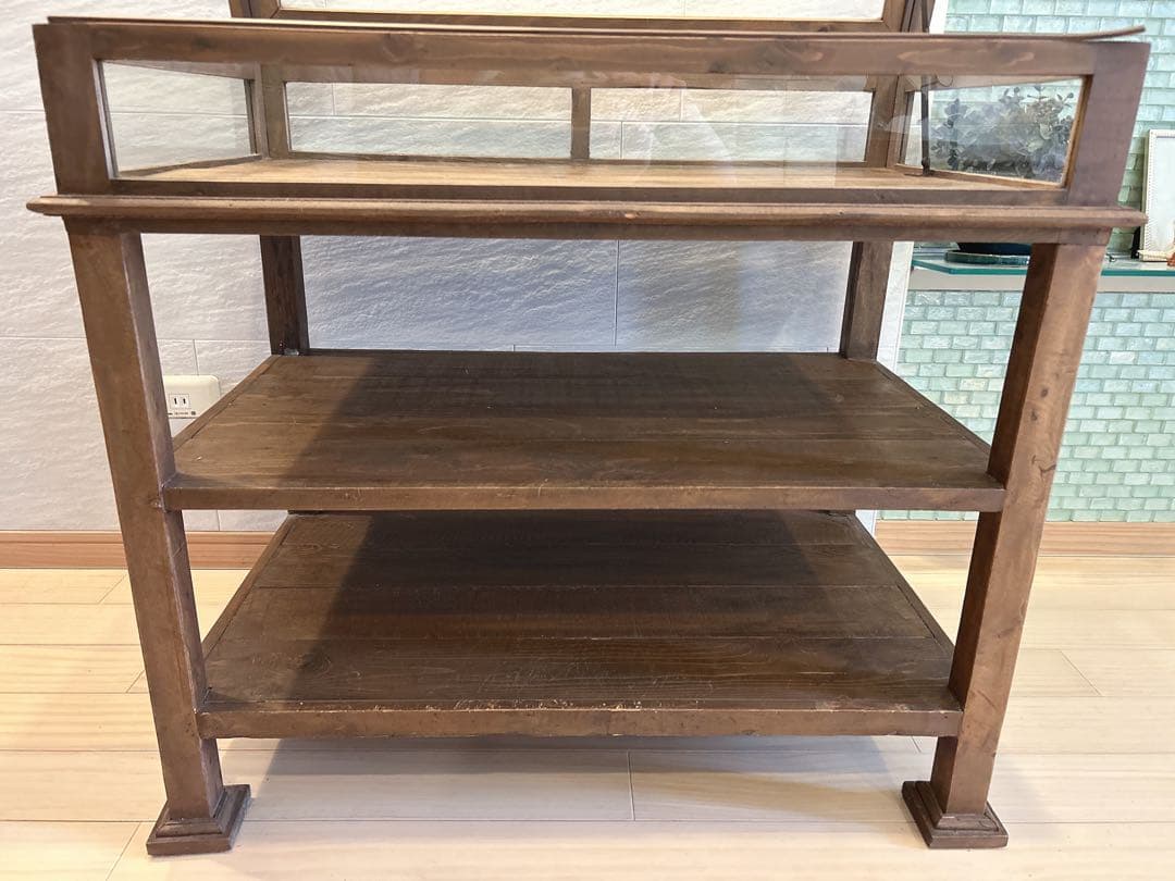 木製　アンティーク調ガラスショーケース　コレクション　ディスプレイ　ビンテージ風