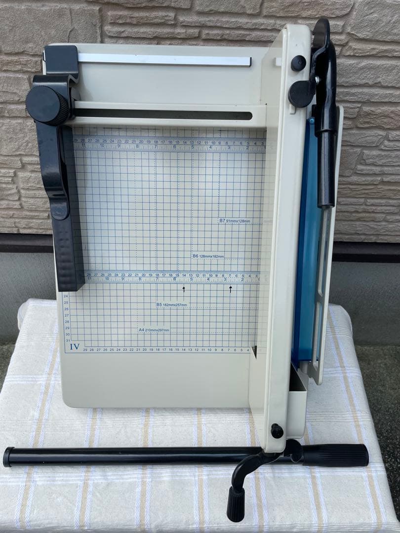 ✳️大型裁断機(ペーパーカッター)⚫︎色 ベージュ ⚫︎A4サイズ ⚫︎ダイシン商事