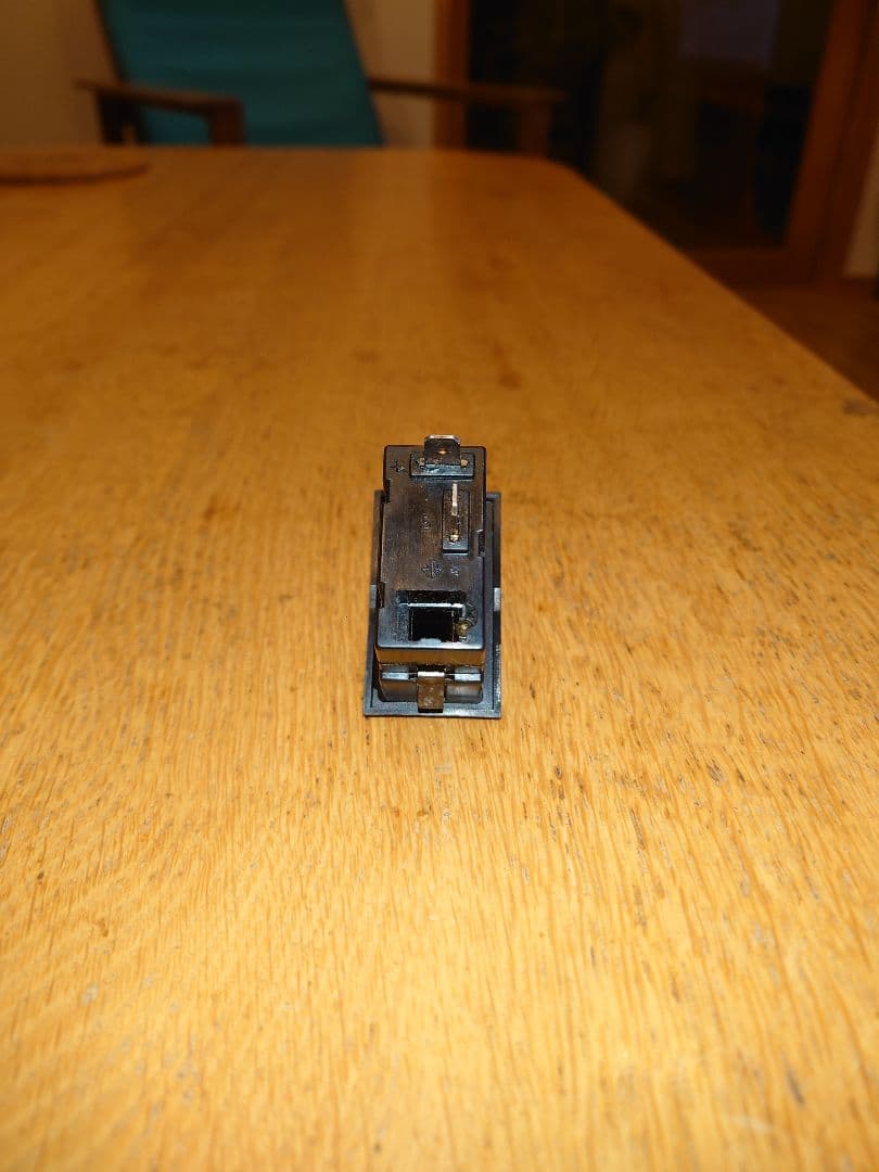 ボルボ240　オールドタイプ　ハザード＆リアデミストスイッチ