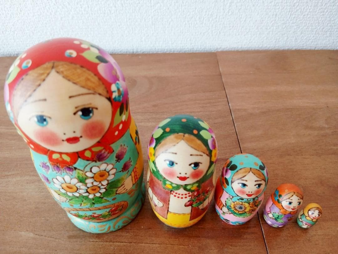 【LYH148】北欧ロシア雑貨 リューバ作のマトリョーシカ　お花