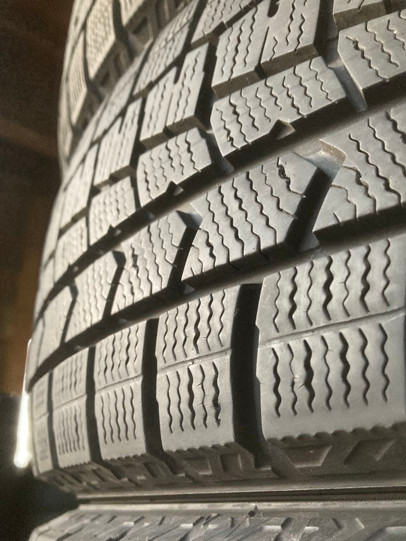 溝あり。国産ダンロップWM2 185/65R15スタッドレス4本セット