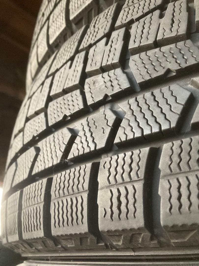 溝あり。国産ダンロップWM2 185/65R15スタッドレス4本セット
