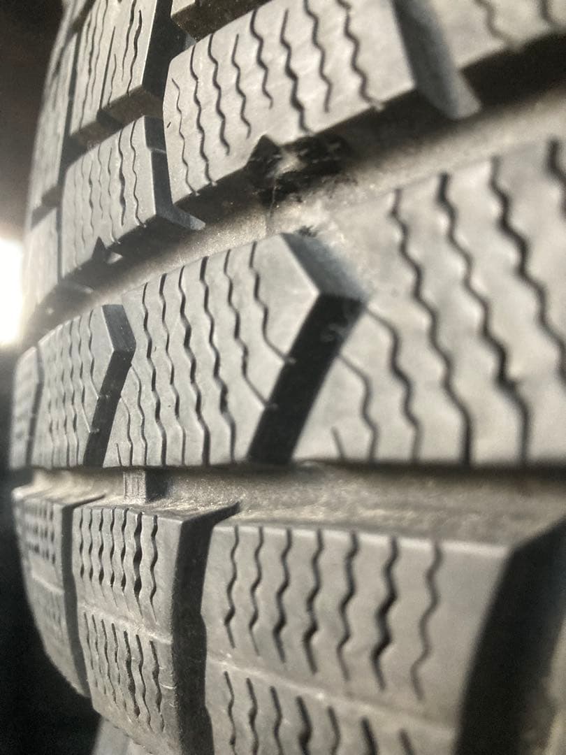 溝あり。国産ダンロップWM2 185/65R15スタッドレス4本セット