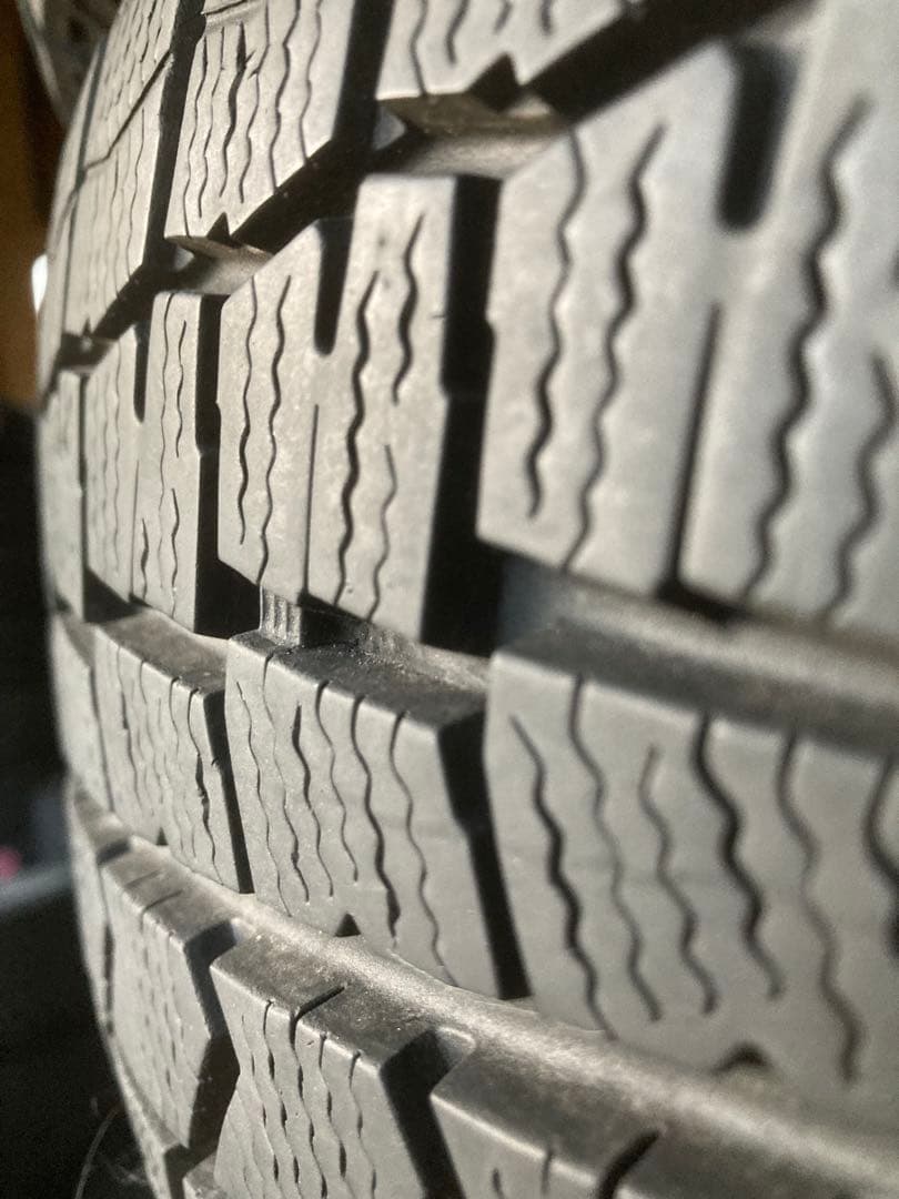 溝あり。国産ダンロップWM2 185/65R15スタッドレス4本セット