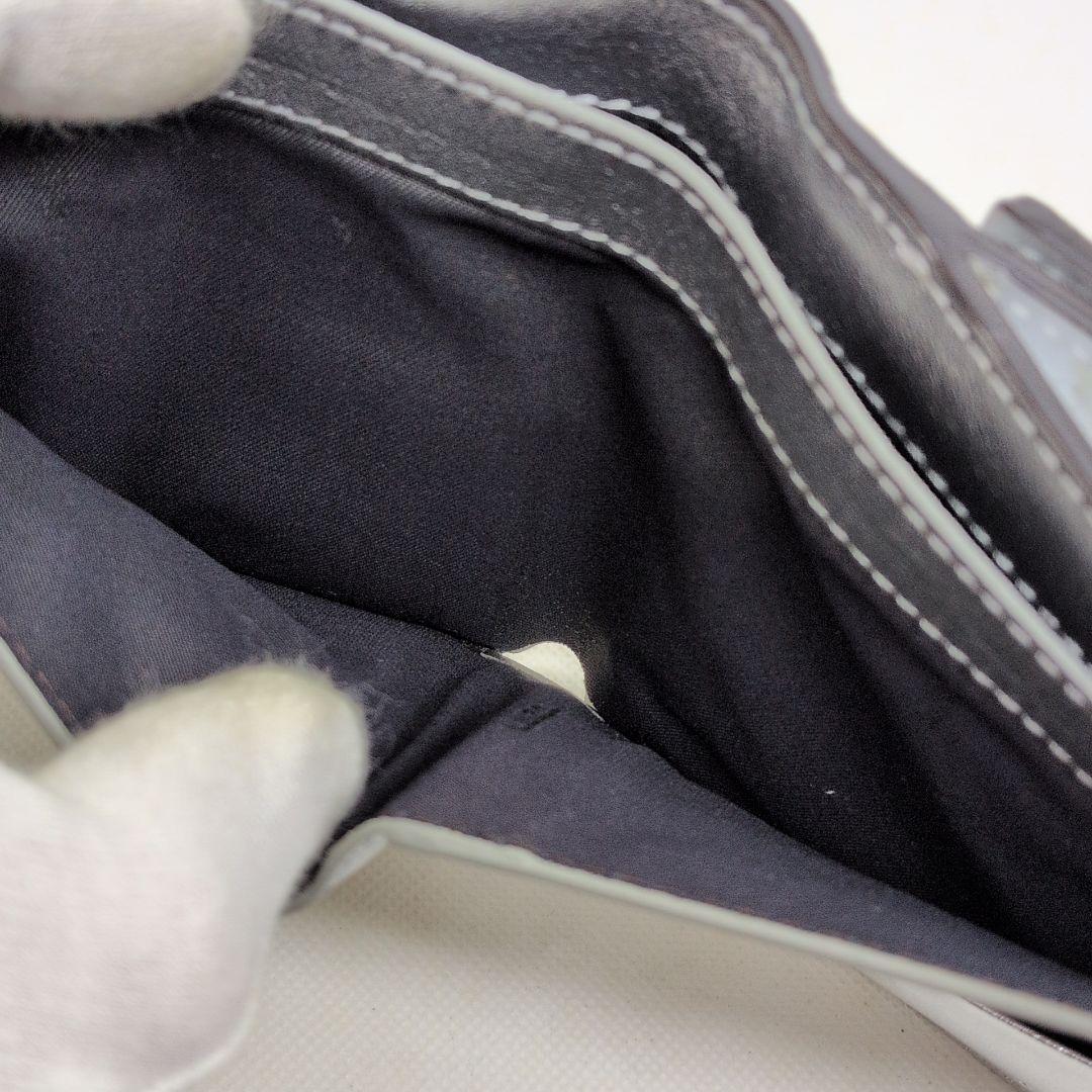 【極美品 希少色 保存袋付き】フェンディ　ピーカブー　折り財布　シルバー　シボ革