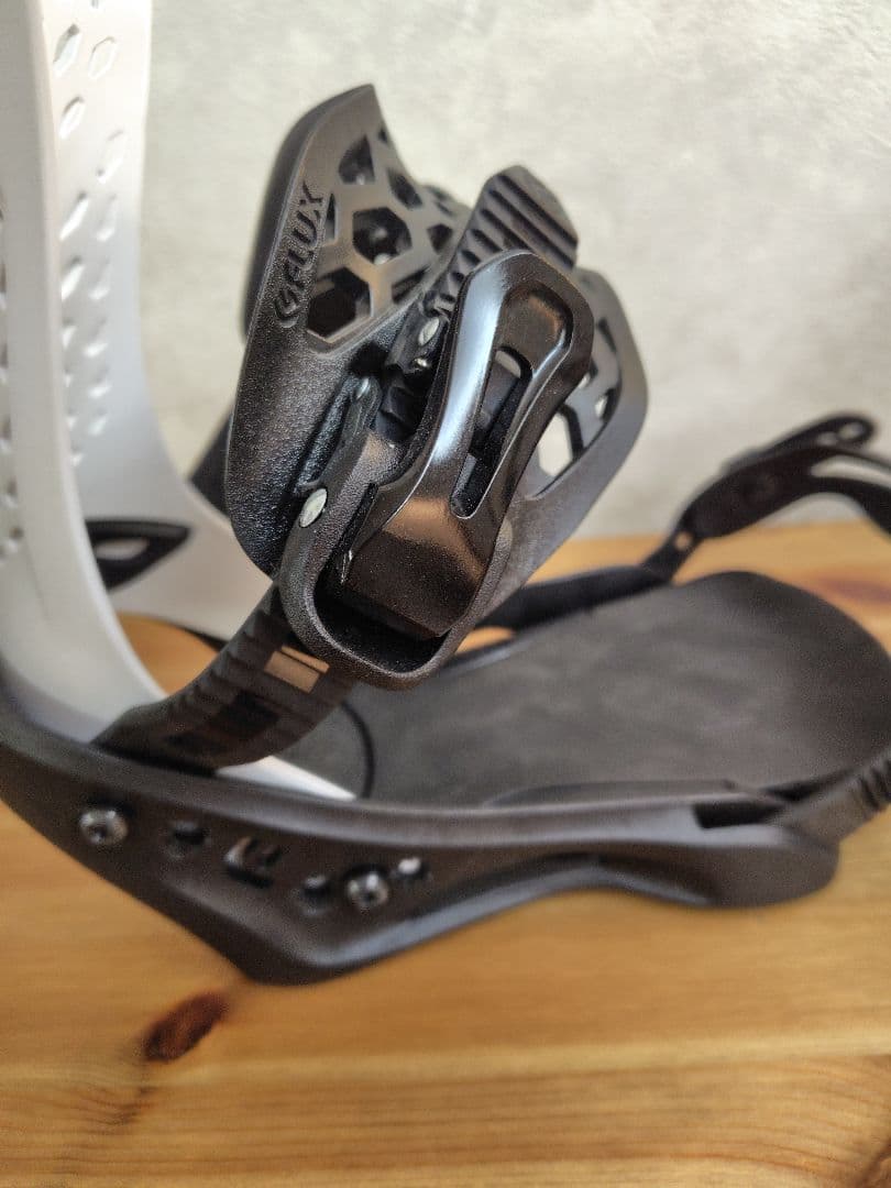 FLUX PR スノーボードビンディング M 白／黒