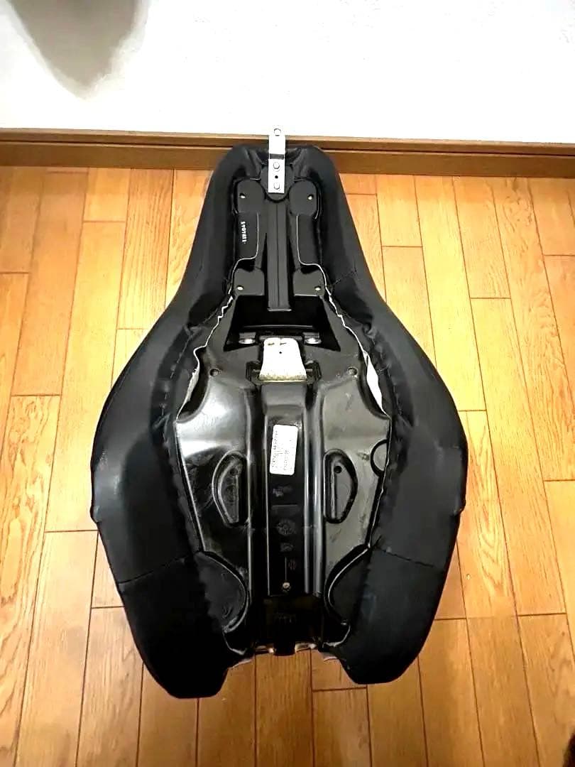 ハーレーダビッドソン純正シート、ダイナ、ダイナローライダー　美品