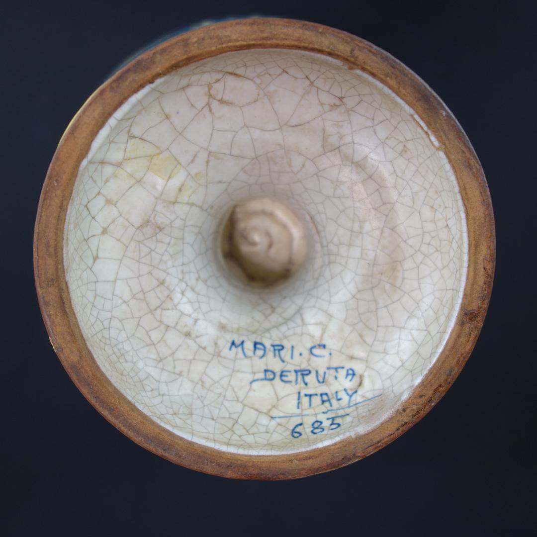 【デルータ窯 】マヨリカ焼き 不思議な絵柄の壺 【 イタリア製 】