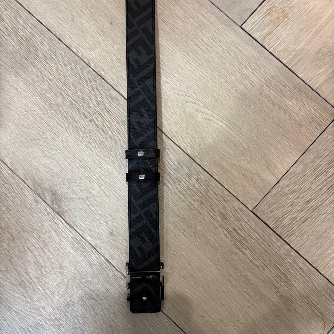 ロゴ入りブラック合成皮革ベルト