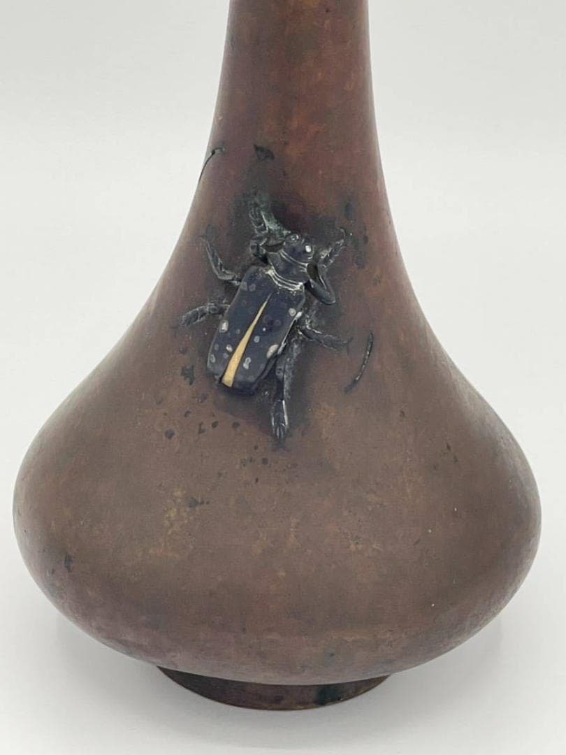 亀文堂 花瓶 胡麻斑天牛 金色 刻印 宣徳銅 象嵌 虫盛上 一輪