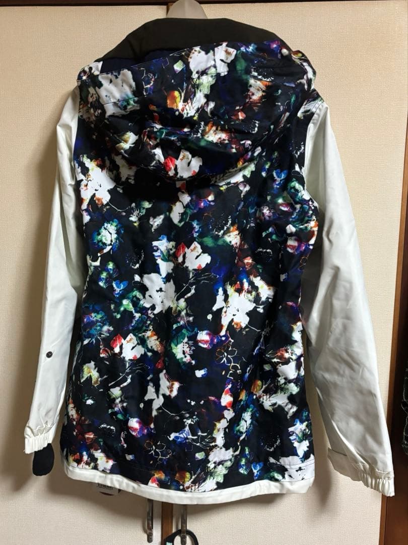 新品未使用 ウィンタースポーツ用ウェアセット（手袋・帽子付き）