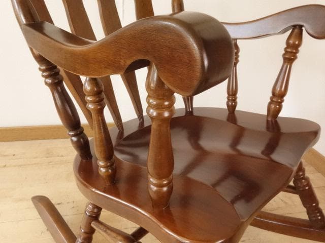 木製　ロッキングチェアー　彫刻入　再塗装済　ＵＳＥＤ