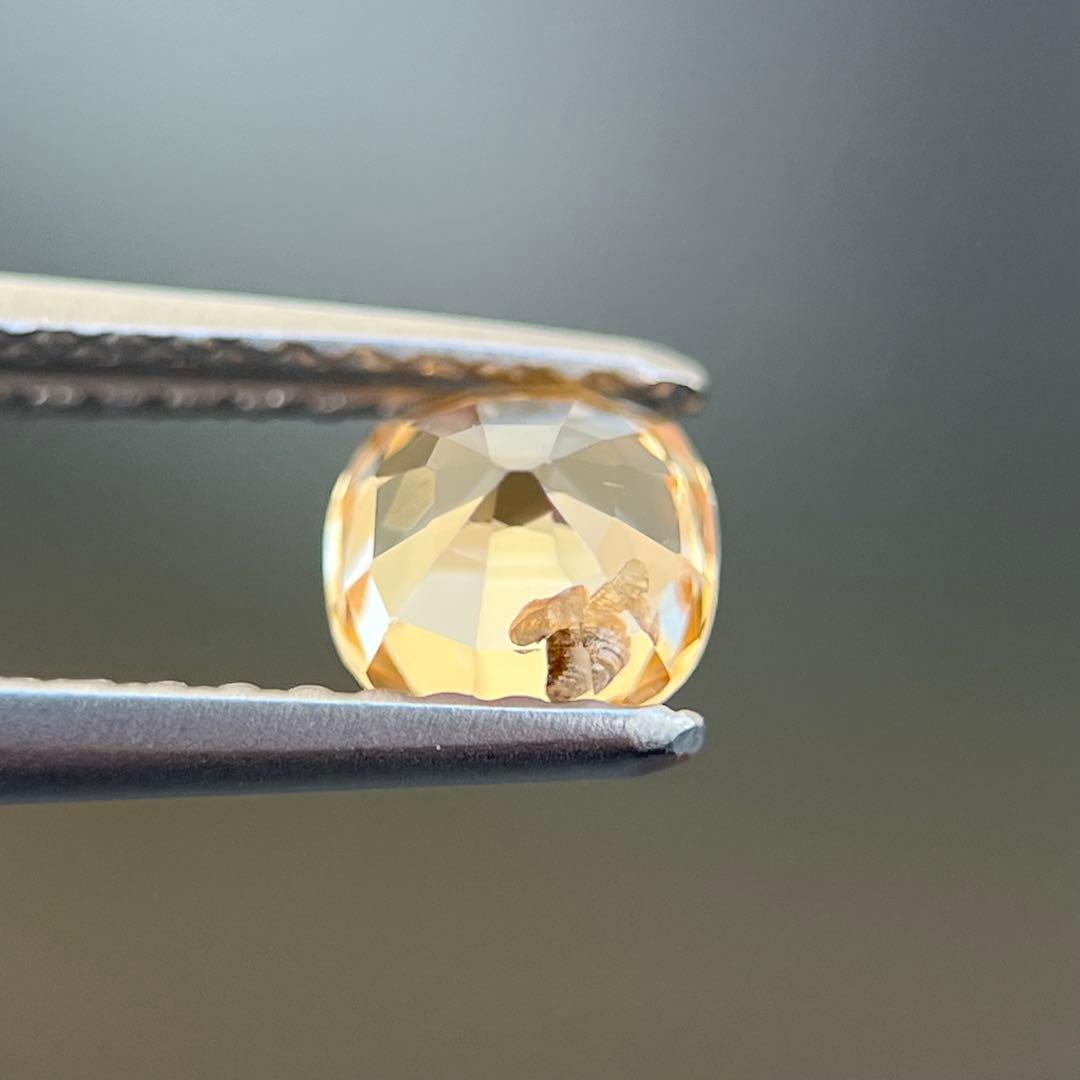 スリランカ産非加熱天然オレンジイエローサファイアルース