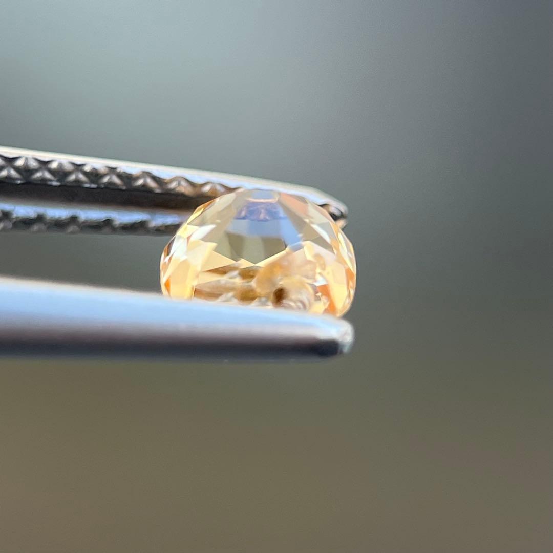 スリランカ産非加熱天然オレンジイエローサファイアルース