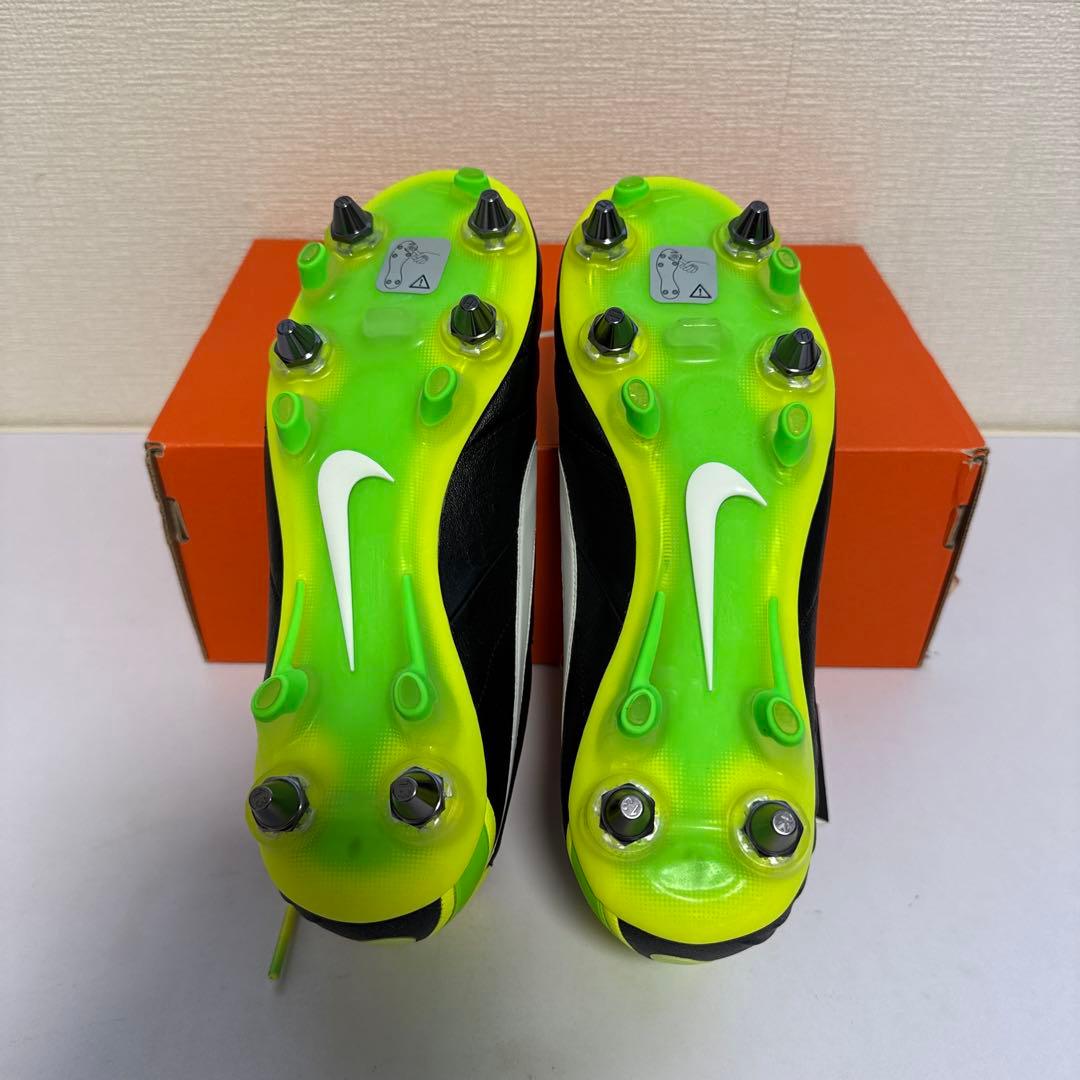 ナイキティエンポ　レジェンドIV 新品　24㎝