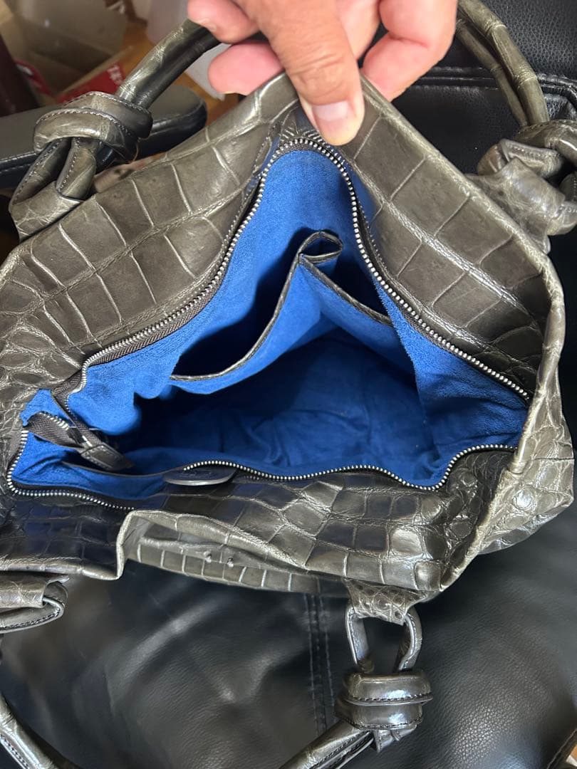 年末値下げ　本物本革　クロコダイル ソフトマット　ダ−クグレ− ハンドバッグ