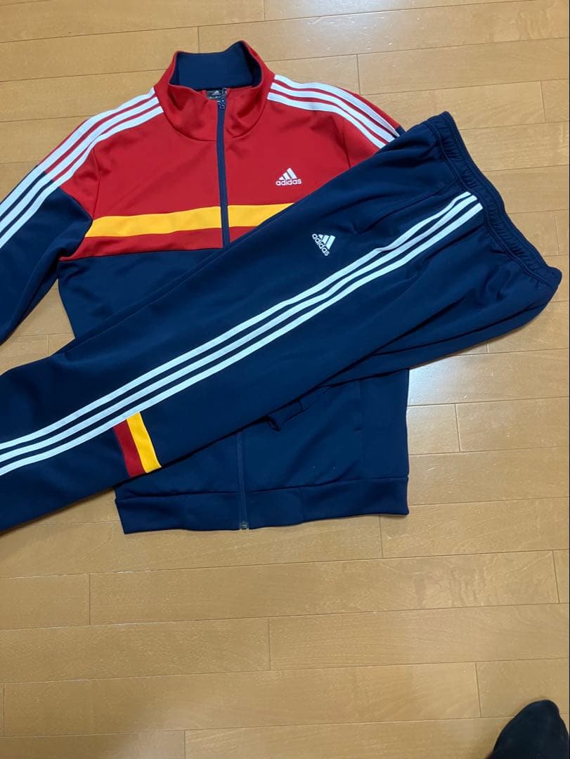 adidasサッカージャージ