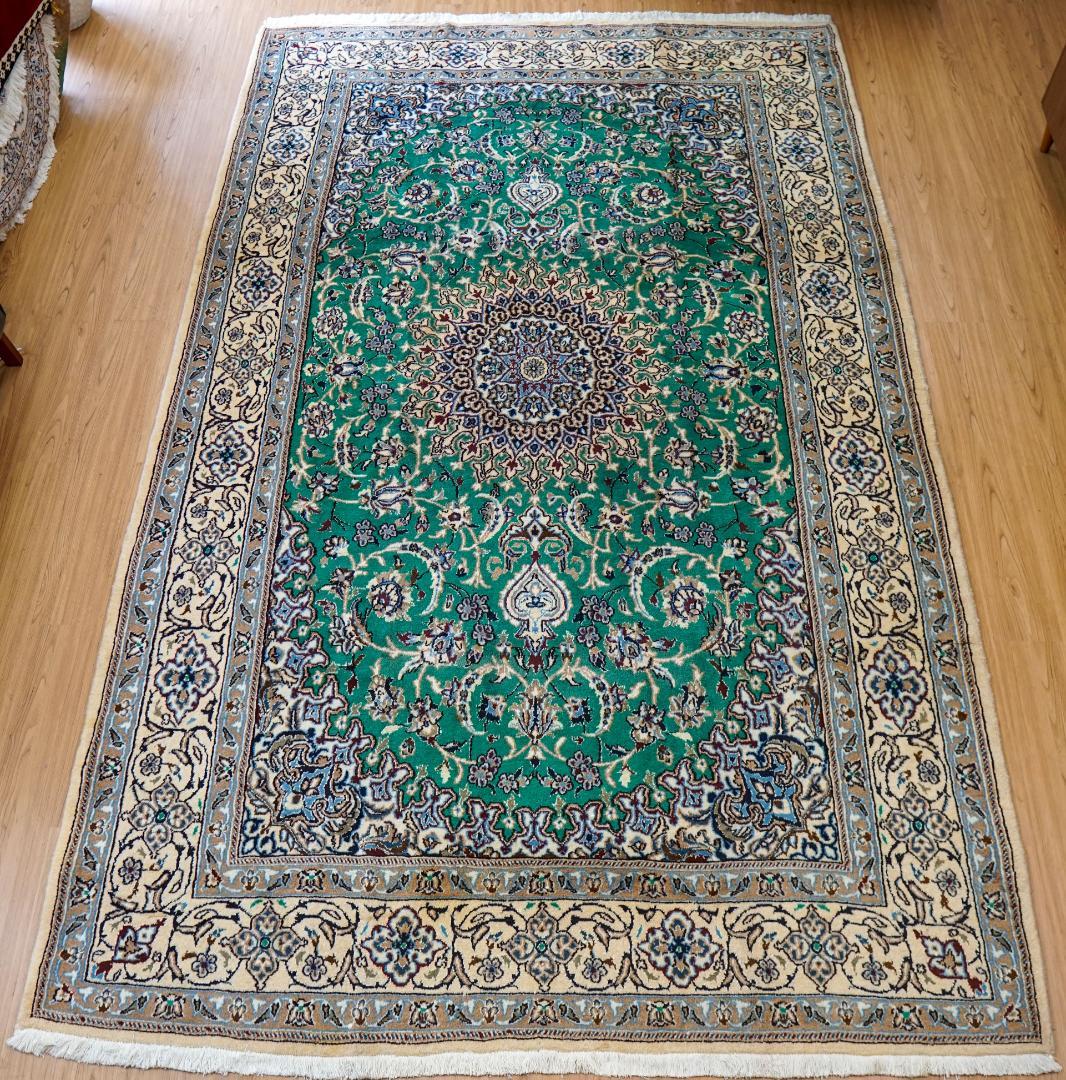 300cm × 192cm 手織りペルシャ絨毯 ナイン産　 手織り絨毯