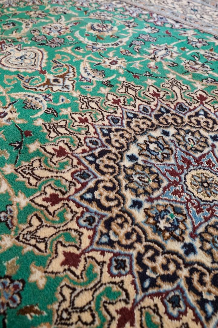 300cm × 192cm 手織りペルシャ絨毯 ナイン産　 手織り絨毯