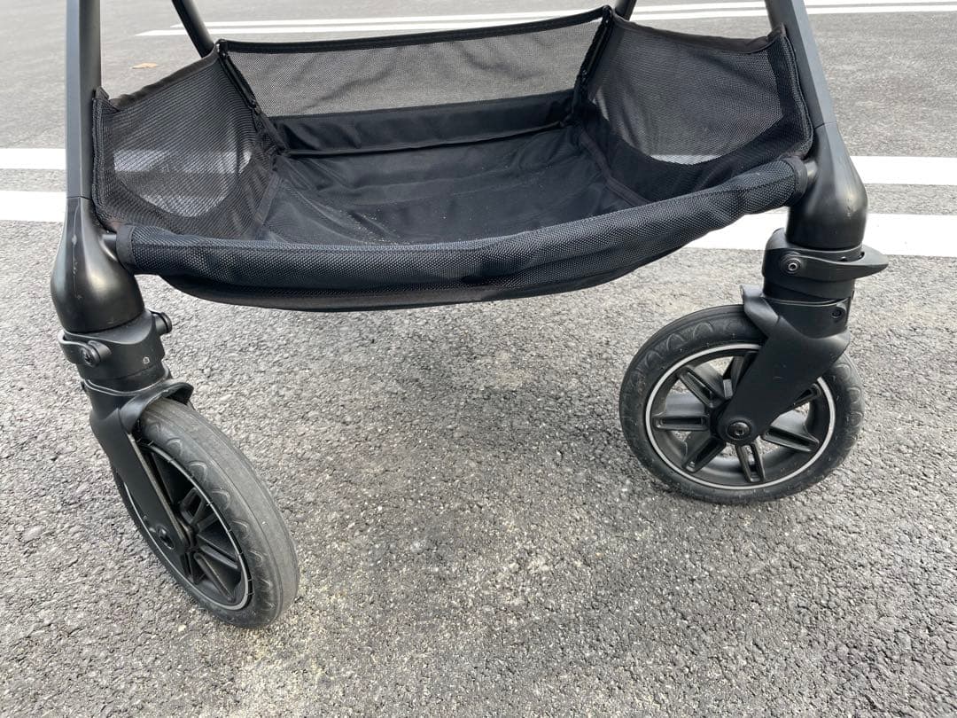 【お値下げ！】nuna triv ブラックフレーム　レモン