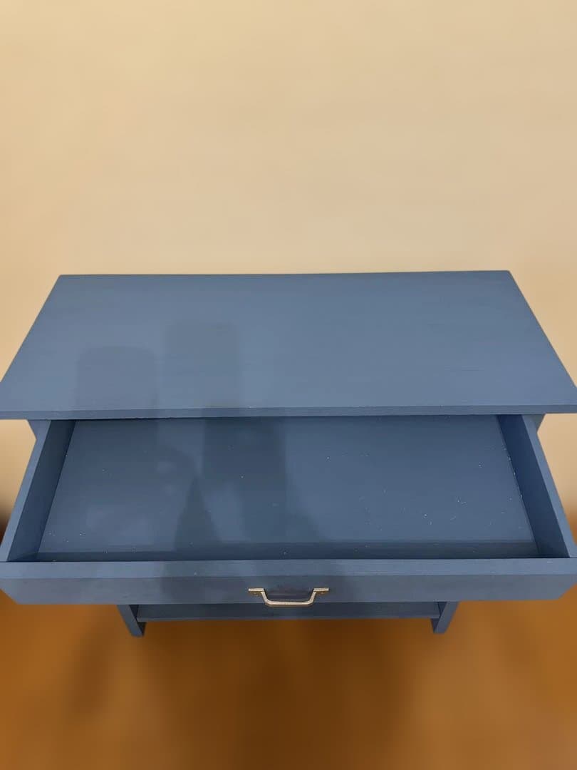 青色の3段シェルフ 引き出し付き