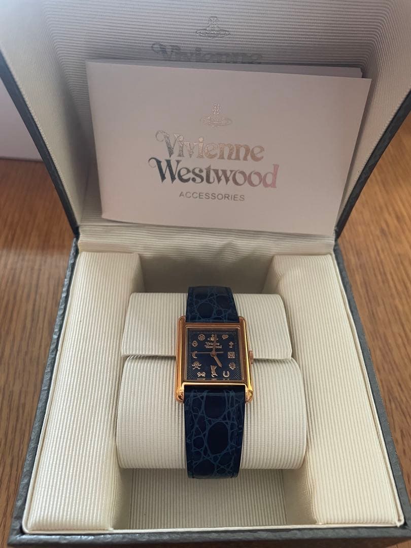 【猫ちゃん(はるか様)専用】Vivienne Westwood アナログ腕時計