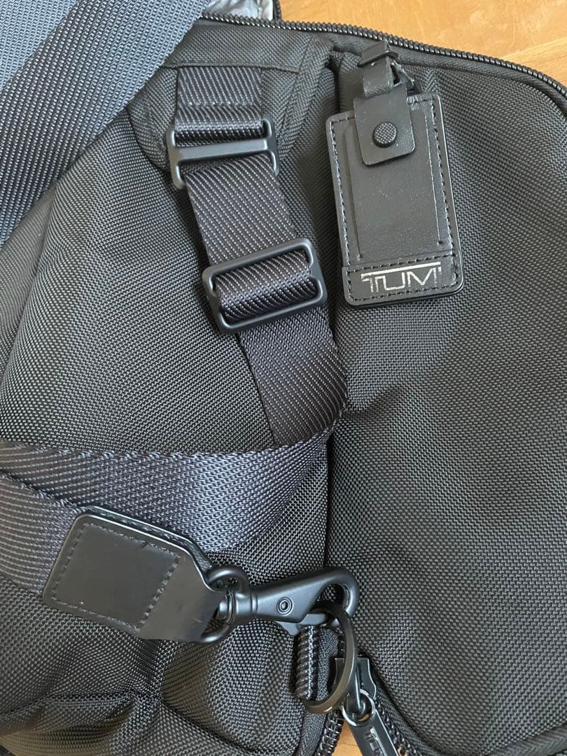 トゥミ TUMI アルファ ブラボー ブラック 232399Dボディバッグ