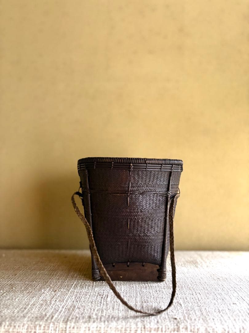 ラオス山岳民族の収穫収納籠 【希少な手編み竹籠】生活道具 古道具 伝統工芸品