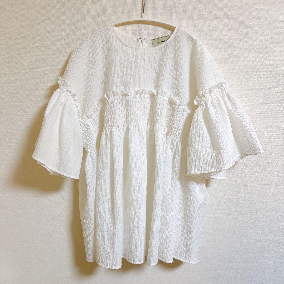 ユナイテッドアローズ　エアリージャガードシャーリングフレアスリーブブラウス