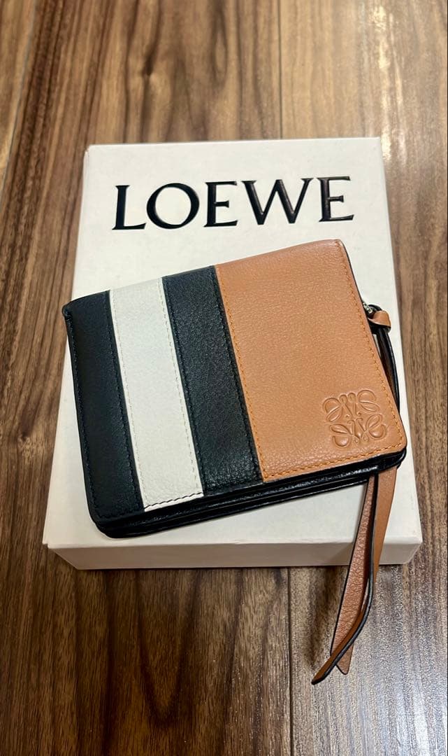 【美品】限定⭐︎LOEWE 二つ折り財布 MARINE